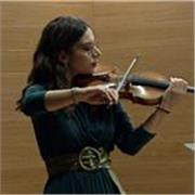 Violinista con diploma di II LIVELLO (110 lode e menzione), ricca di esperienza didattica e strumentale, impartisce lezioni di violino a tutte le età