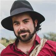 Profesor de piano, solfeo y teoría en iniciación para todas las edades. ¡La música es una sola y su dominio requiere pericia en varios frentes a la vez!