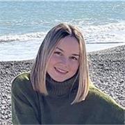 Profesora de cualquier asignatura hasta cuarto de la ESO y bachillerato de Ciencias Sociales y Humanidades