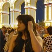 Licenciada en Traducción e Interpretación de Francés y Inglés.
