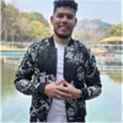 Profesor, mención Música. Imparto clases de piano, canto y técnica vocal. Además, orientador educativo y lengua española. Idiomas