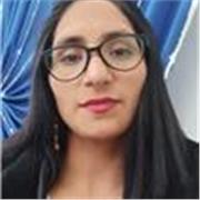 Profesora de Inglés imparte clases a todas las edades