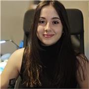 Profesora de humanidades y social ofrece clases desde primaria a nivel universitario
