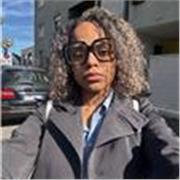 Studentessa universitaria per aiuto compiti