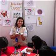 Psicóloga infantil y profesora de Matemáticas e Inglés. 