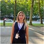Soy una chica joven, simpática y trabajadora graduada en relaciones internacionales y apasionada por el inglés. 