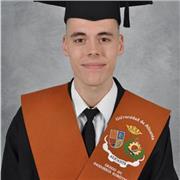 Profesor de programación para estudiantes de colegio, instituto o primer curso de ingeniería.