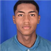 El profesor de matemáticas imparte clases a niños de todas las edades