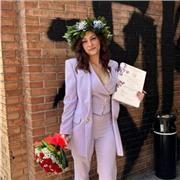 A disposizione per compiti e lezioni di lingua inglese e spagnola, ma anche di italiano e storia.