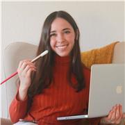 Spanisch-Tutorin mit interaktivem und praxisnahem Unterricht für alle Niveaus