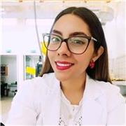 Maestra de matemáticas, química y física