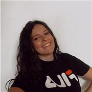 Profesor de español imparte clases a niños de todas las edades