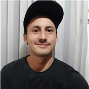 Profesor de dibujo imparte clases sobre dibujo técnico y/o artístico