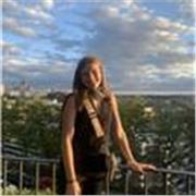 Profesora de matemáticas, física y química y biología de primaria y la ESO.