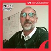 paciente, organizado, con buena expresión y claridad de ideas