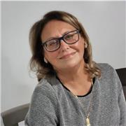 Insegnate di inglese impartisce lezioni private e di gruppo