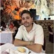 No tengo titulación, pero me gusta ayudar a aprender. A parte ya he trabajado otras veces de canguro y me gusta darles compañía