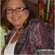 Doctora en Ciencias de la Educación y Magíster en Gerencia de la Comunicación, con más de 20 años de experiencia universitaria