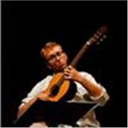 Ciao! Insegno chitarra classica e acustica. Sono i benvenuti allievi di qualsiasi età! :)