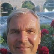 Erfahrener Deutschlehrer erteilt qualifizierten Nachhilfeunterricht