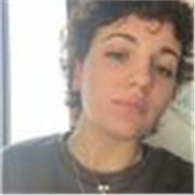 Ragazza diplomata al liceo linguistico da ripetizioni di spagnolo