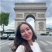 Passionnée par les langues et certifiée IELTS et TOEIC, j’aide les élèves à progresser en anglais à Rennes ou en ligne.