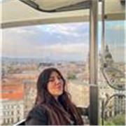 Laureata in mediazione linguistica, offro lezioni di inglese e altre lingue (italiano compreso) su vari livelli.