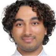 Englischlehrerin leitet Präsenzkurse für Jugendliche auf allen Niveaus.