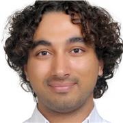 Englischlehrerin leitet Präsenzkurse für Jugendliche auf allen Niveaus.