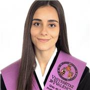 Psicóloga con mención en salud, realizando Máster en Psicología General Sanitaria.