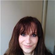 Passionnée par l'enseignement et la pédagogie, j'ai de nombreuses expériences réussies en tant qu'enseignante en établissement scolaire et en free-lance, avec un credo : le bien-être de l'enfant, l'empathie et la bienveillance.