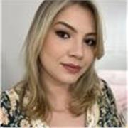 Periodista y profesora de Comunicación, con maestría y experiencia docente con jóvenes y adultos.