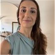 Soy maestra y licenciada en comunicación audiovisual pero me he dedicado siempre a la comunicación y el marketing digital.