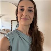 Soy maestra y licenciada en comunicación audiovisual pero me he dedicado siempre a la comunicación y el marketing digital.