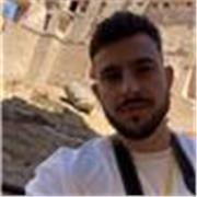 Un docente bastante dinámico, cercano e interesado por la docencia digital, aunque conservando las características básicas de la educación. Personalmente busco también resultados óptimos en alumnos con dificultades educativas.