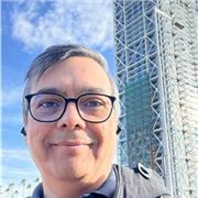 Entusiasta, dinámico y motivador, creo entornos participativos y retadores.