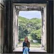 Me defino como una profesora versátil y comprometida, doy clases de todas las materias de la ESO a alumnos con distintas aptitudes