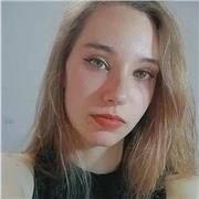 Estudiante de 22 años del Grado en Estudios Ingleses (cuarto año) da clases de inglés nivel ESO y Bachillerato (desde A1 hasta B2). 10€/hora con material didáctico incluido.