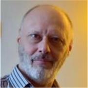 Écrivain et scénariste, auteur théâtrale avec formation d’acteur. Qui dit mieux?