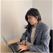 Aprende Marketing Digital con una experta con más de 10 años de experiencia en estrategias digitales y publicidad online.