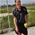 Profesor de tenis con experiencia en adultos y escuelas de niños