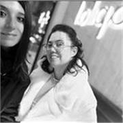 Soy profesora titulada en Educación Primaria y Terminando el Grado de Lenguas Modernas y sus literaturas