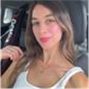 Laureata in Scienze Linguistiche, impartisce lezioni di lingua inglese e tedesca a studenti di scuola Elementare, Media e Superiore