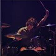 Étudiant en musicologie et batteur de formation, je propose des cours d’initiation à la théorie musicale ou de batterie