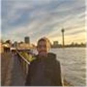 Arabisch-Tutor, Mathe-Tutor, Englisch-Tutor, Robotiker- Tutor, der Kinder allerAltersgruppen unterrichtet