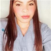 Profesor de comunicación imparte clases a niños