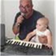 Sono musicista da 40 anni, canto,suono la tastiera.Ho partecipato negli anni a varie trasmissioni televisive come la Corrida
