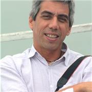 Doctor en Literatura imparte clases de Literatura, Comunicación y Teoría del Conocimiento. Experiencia en trabajo a distancia y IB