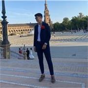 Profesor de primaria para ayudar a niños a realizar sus tareas de una forma divertida y que se les haga un juego el aprendizaje 