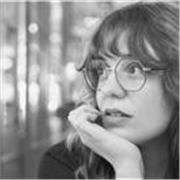 Profesional con más de seis años de experiencia en el mundo de la comunicación, especializada en diseño gráfico y fotografía. 